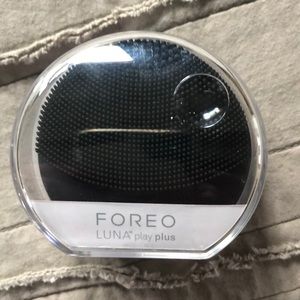 Foreo Luna Play Plus facial cleansing brush